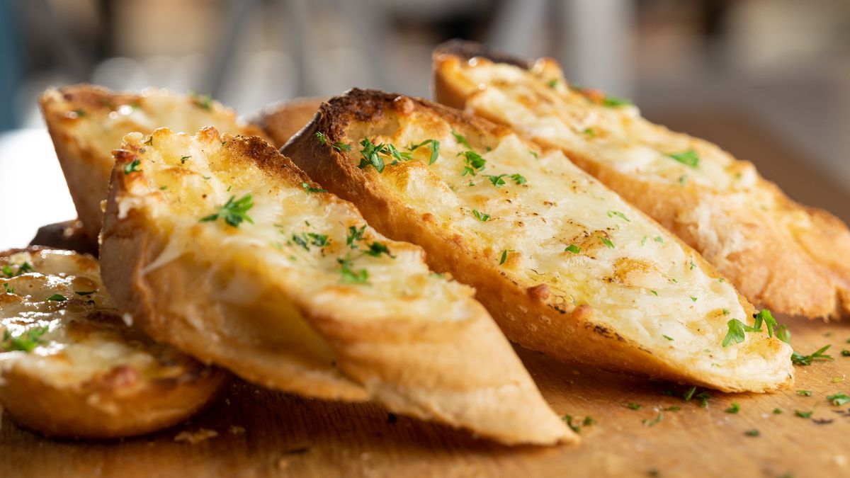 All About Garlic Bread | 5 Amazing Facts | Bakaasur The Food Blog