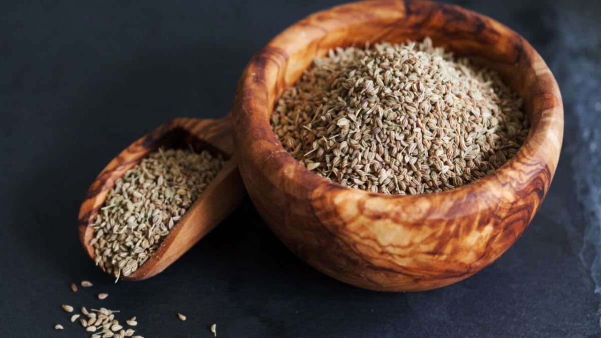 Ajwain | 10 Amazing Uses And Benefits of Ajwain- (अजवायन)
