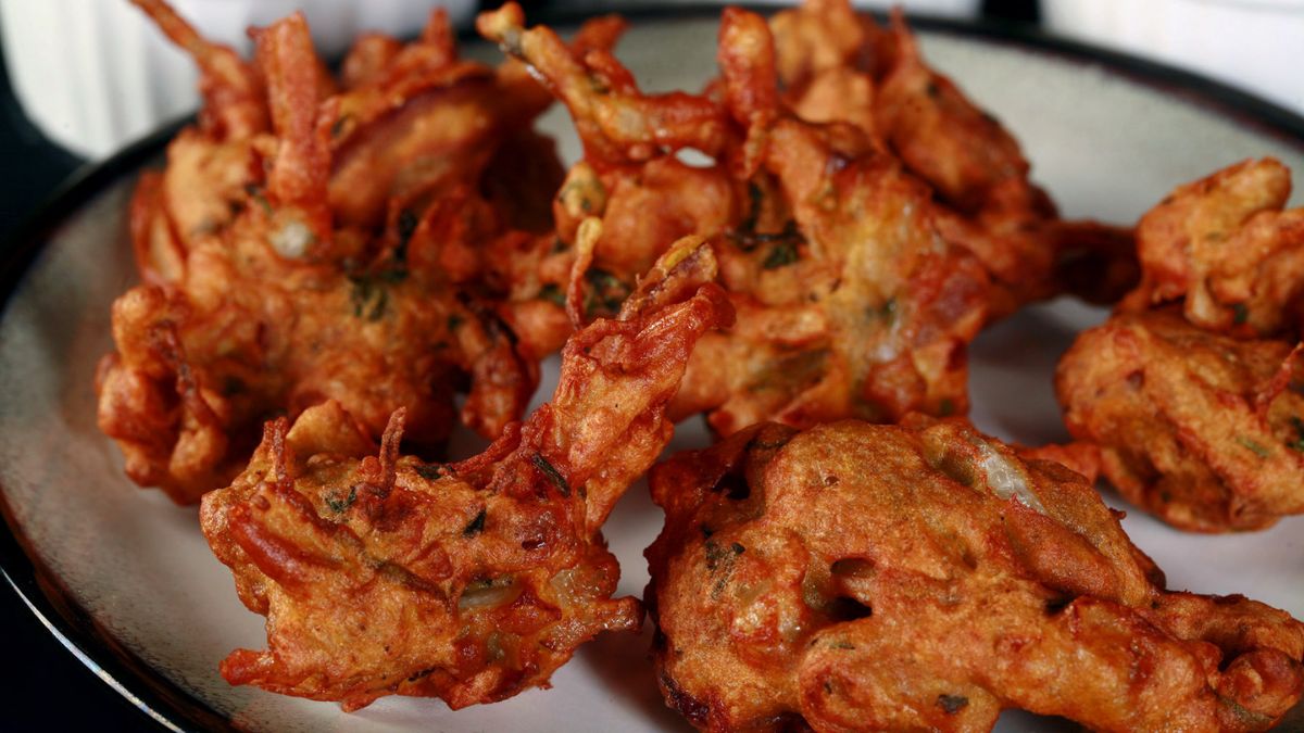 All About Onion Pakoda Recipe Kanda Bhajji Pyaj Ke Pakode Facts Bakaasur The Food Blog