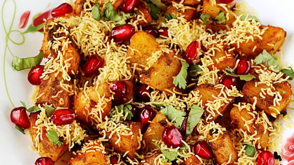 Most Delicious Aloo Chaat Recipe (Easy Potato Snack) In 20 Min ...