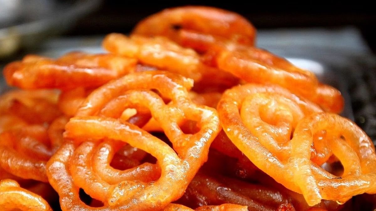 Delicious Jalebi Recipe Crispy & Juicy (जलेबी) in 30 Min