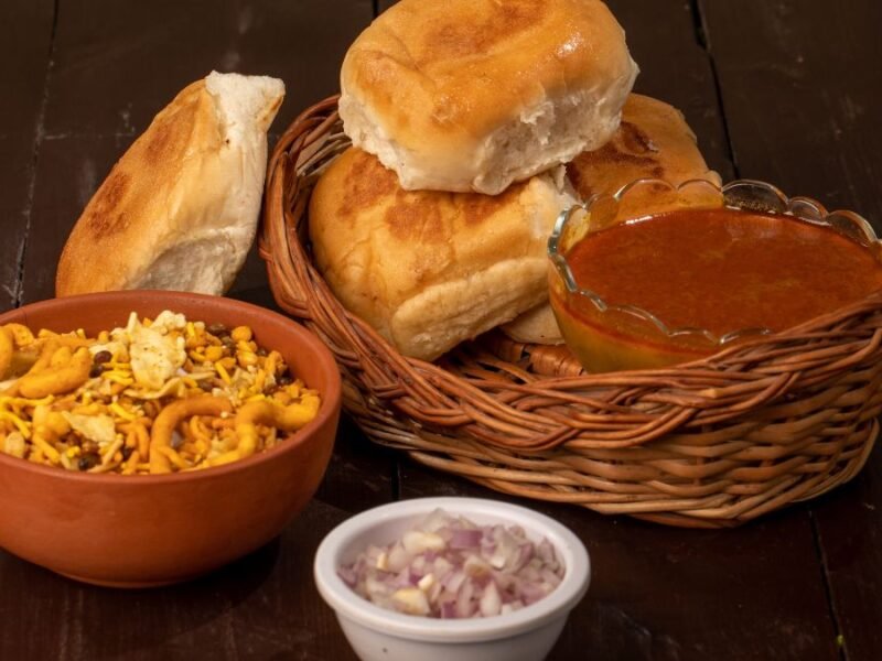 Misal Pav
