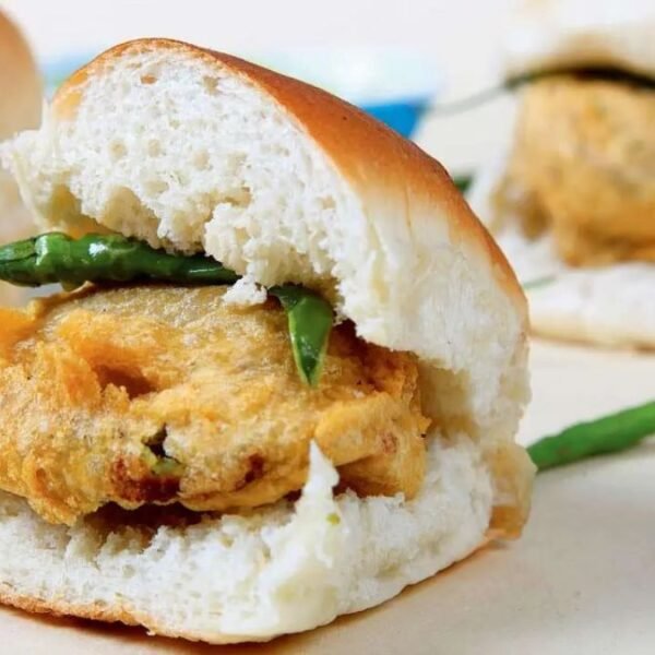 Top 10 Street Foods You Must Try in Mumbai: A Foodie’s Guide